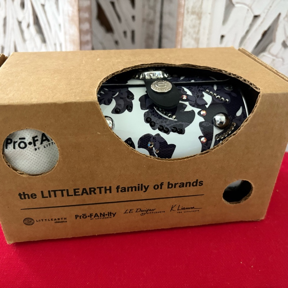 The LITTLE EARTH Handbag